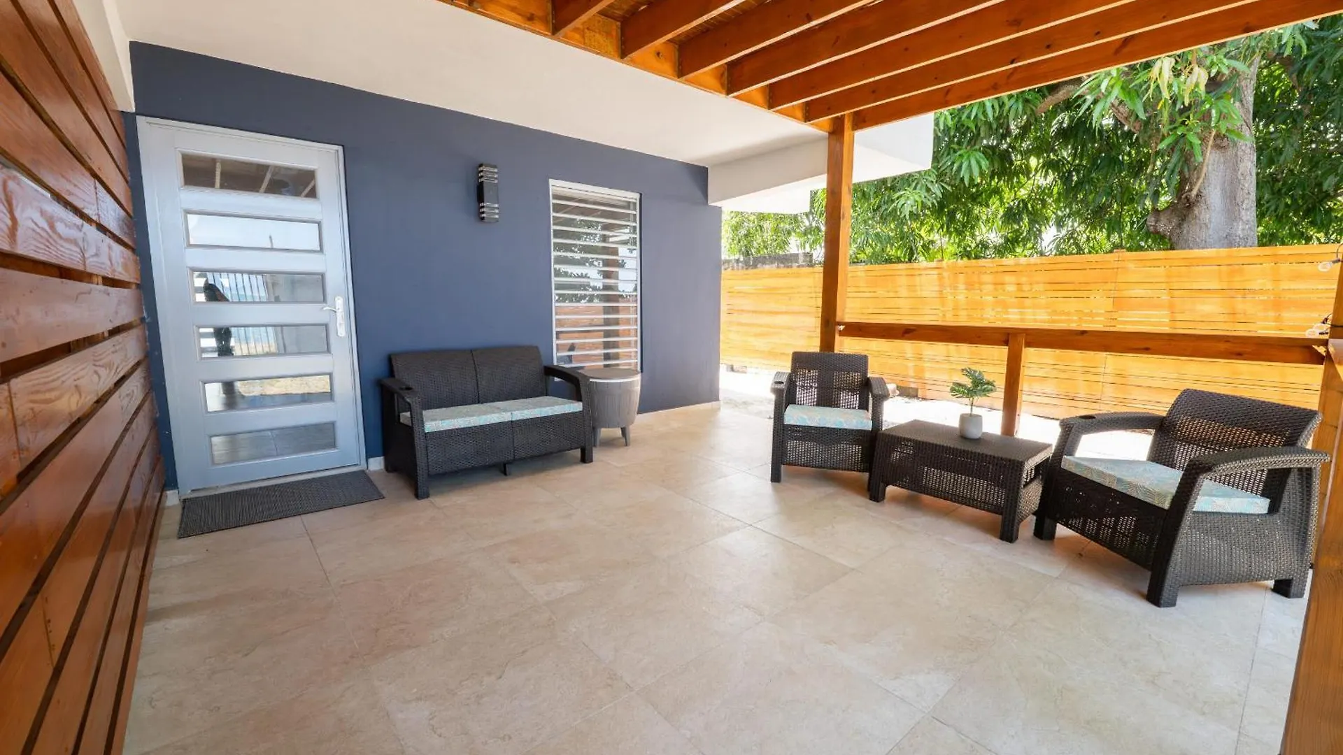 Oceanfront Retreat W- Terrace, Direct Access To Beach & Bbq Puerto Rico