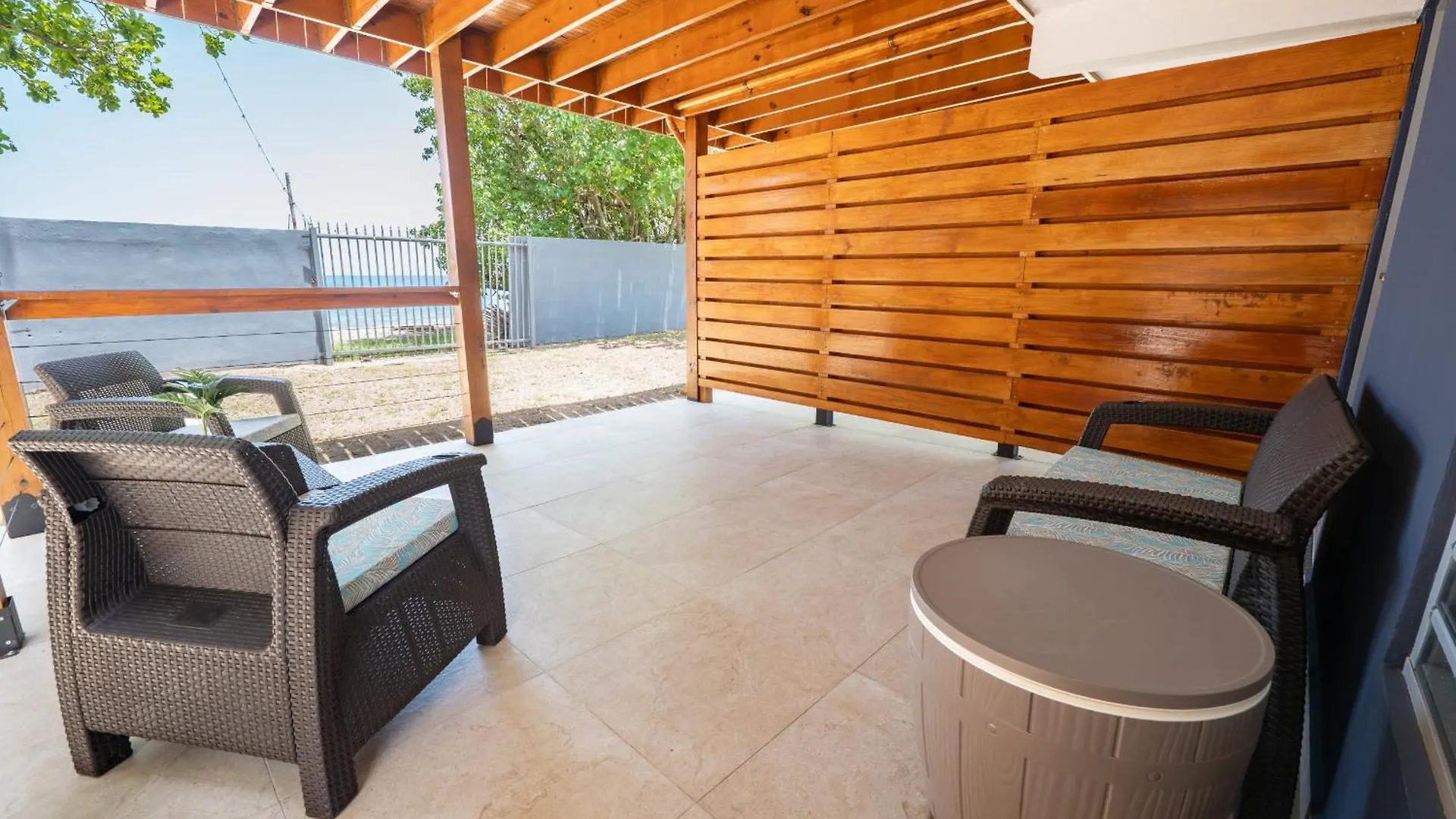 Apartment Oceanfront Retreat W- Terrace, Direct Access To Beach & Bbq Puerto Rico