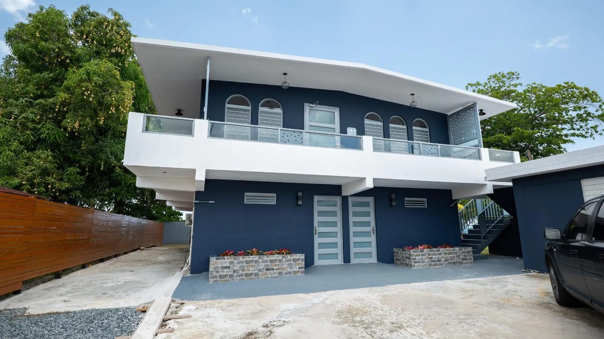 Oceanfront Retreat W- Terrace, Direct Access To Beach & Bbq Mayaguez